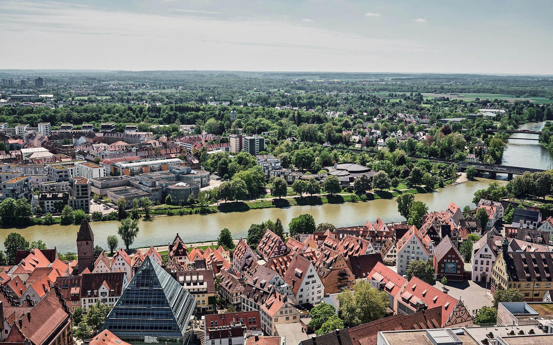 Dekorative Grafik: Blick über Ulm 