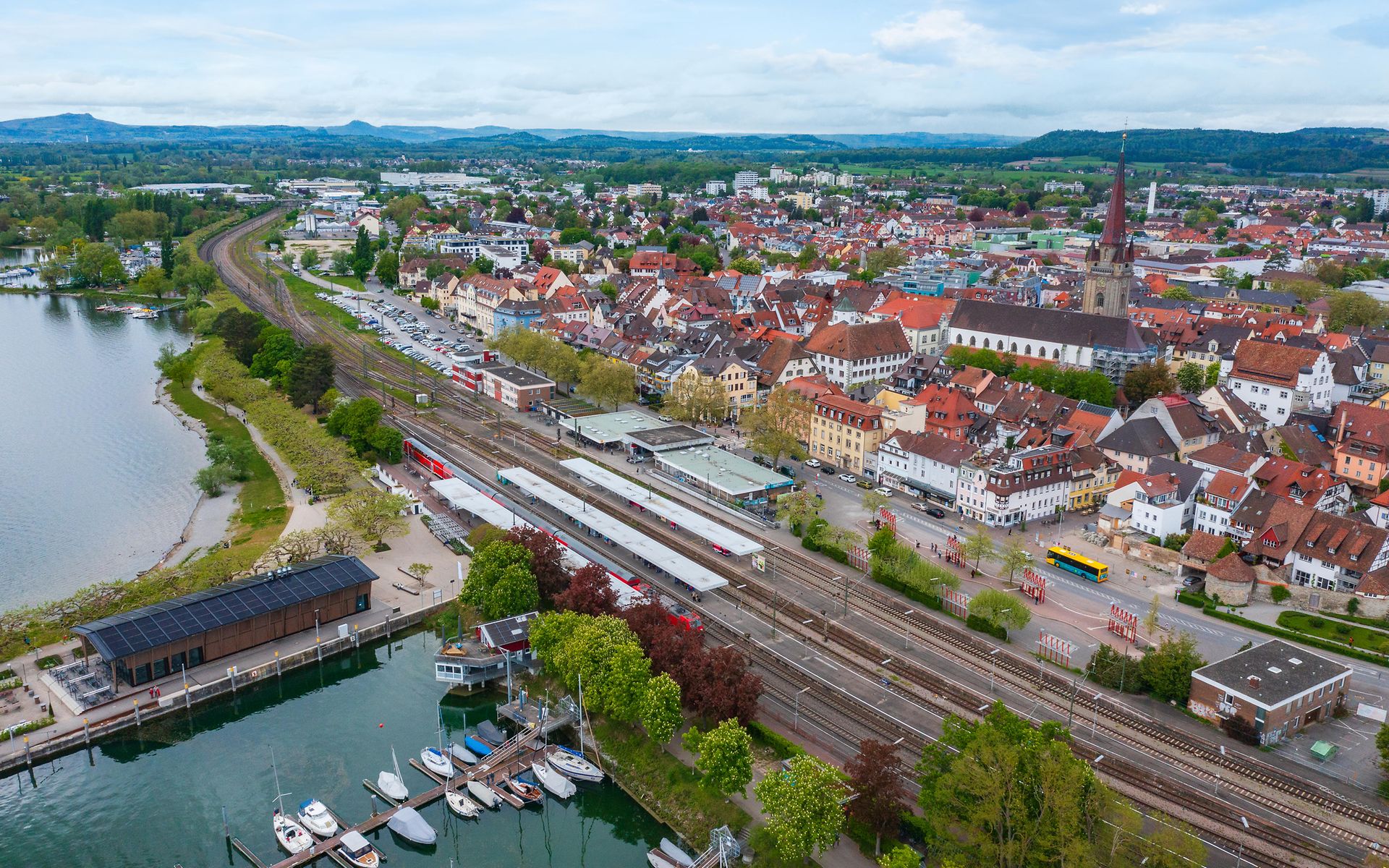 Dekorative Grafik: Bahnhof und Stadt Radolfzell