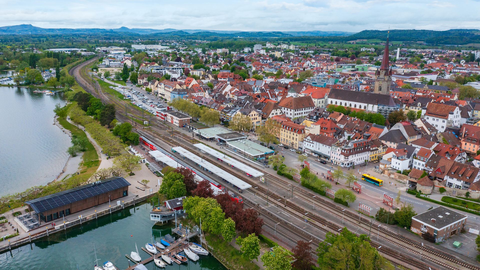 Dekorative Grafik: Bahnhof und Stadt Radolfzell